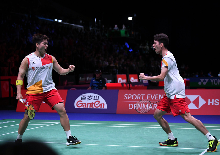 却呈现一个 却呈现一个